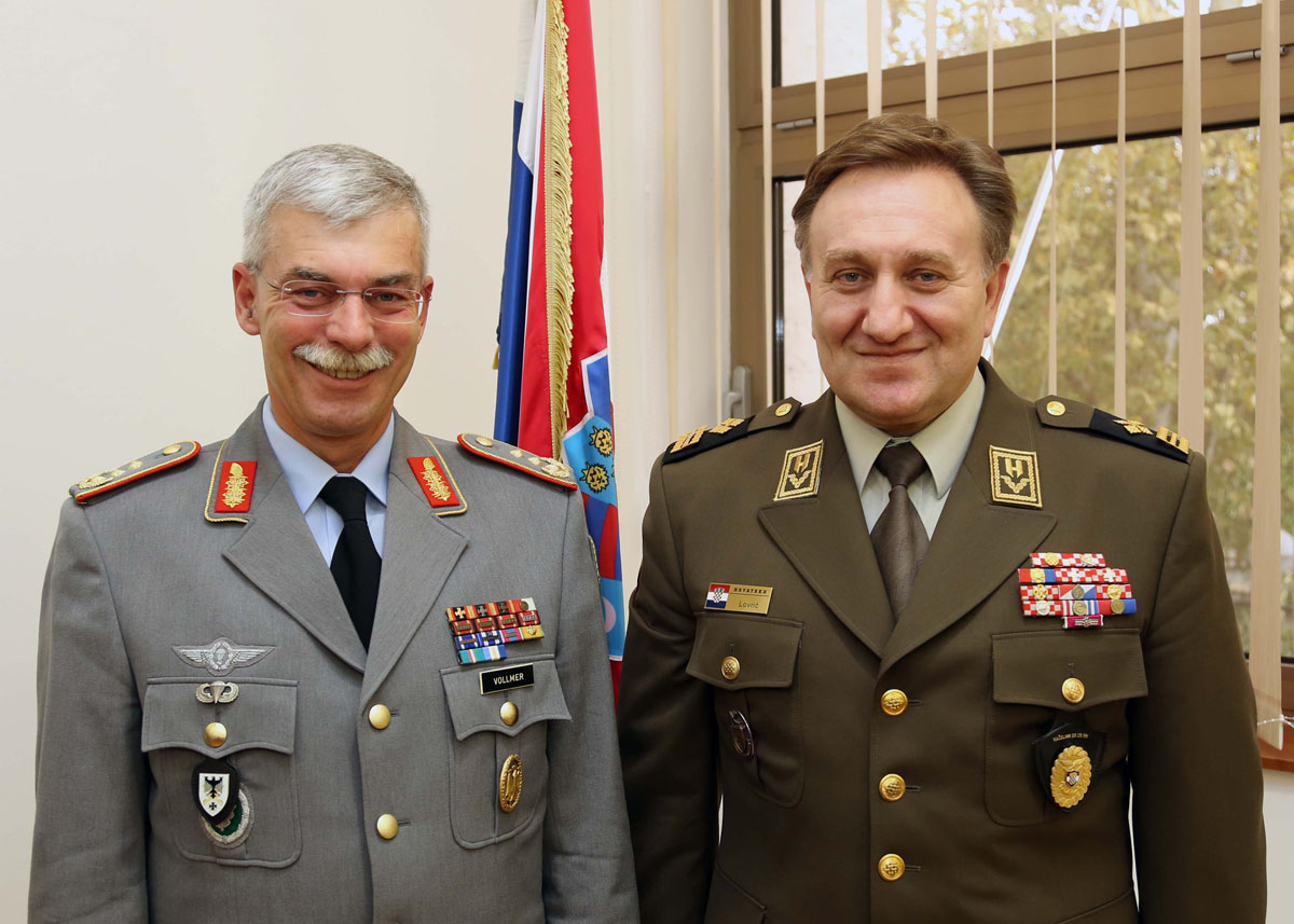 Slika https://www.morh.hr/wp-content/uploads/2017/10/gen_vollmer-lovric_05112014_v.jpg