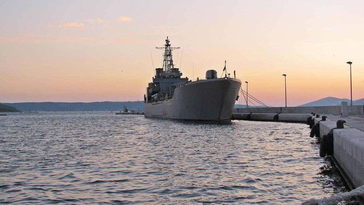 Slika https://www.morh.hr/wp-content/uploads/2017/10/hrm_brod_ikaria_19082013_v.jpg