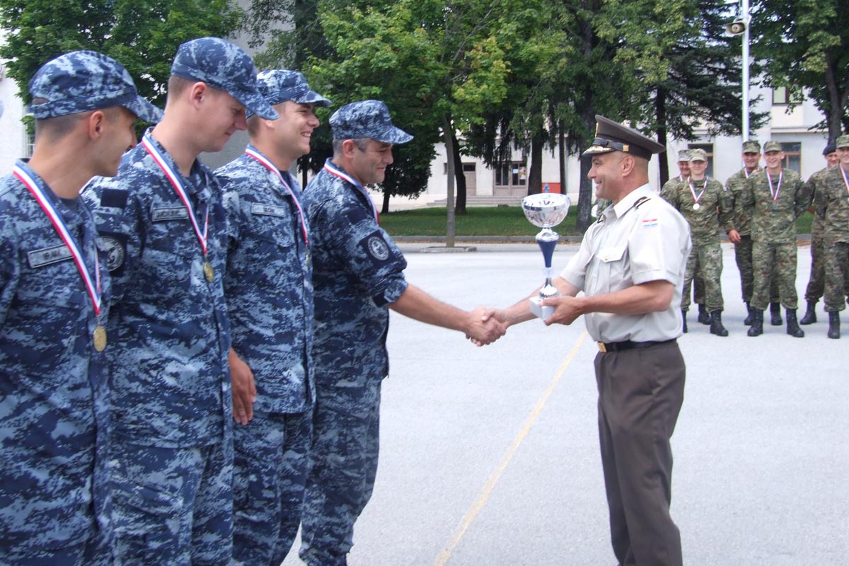 Slika https://www.morh.hr/wp-content/uploads/2017/10/hrm_nogomet_04072014_v.jpg