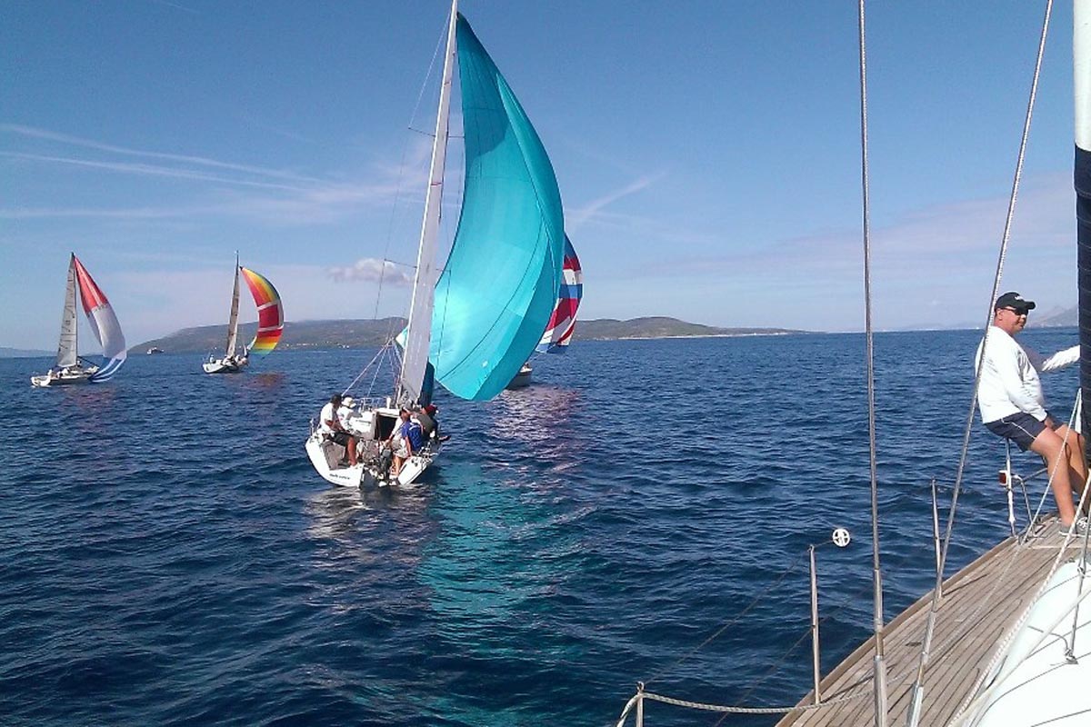 Slika https://www.morh.hr/wp-content/uploads/2017/10/hrm_regata_18092013_v.jpg