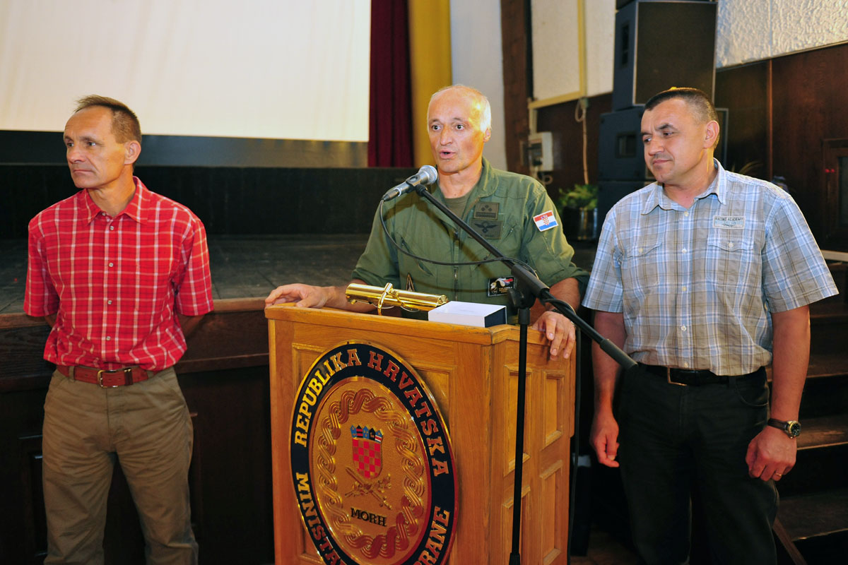 Slika https://www.morh.hr/wp-content/uploads/2017/10/hrz_film_20062011_v.jpg