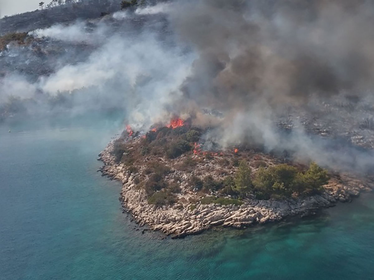 Slika https://www.morh.hr/wp-content/uploads/2017/10/hvar_22082017_v.jpg