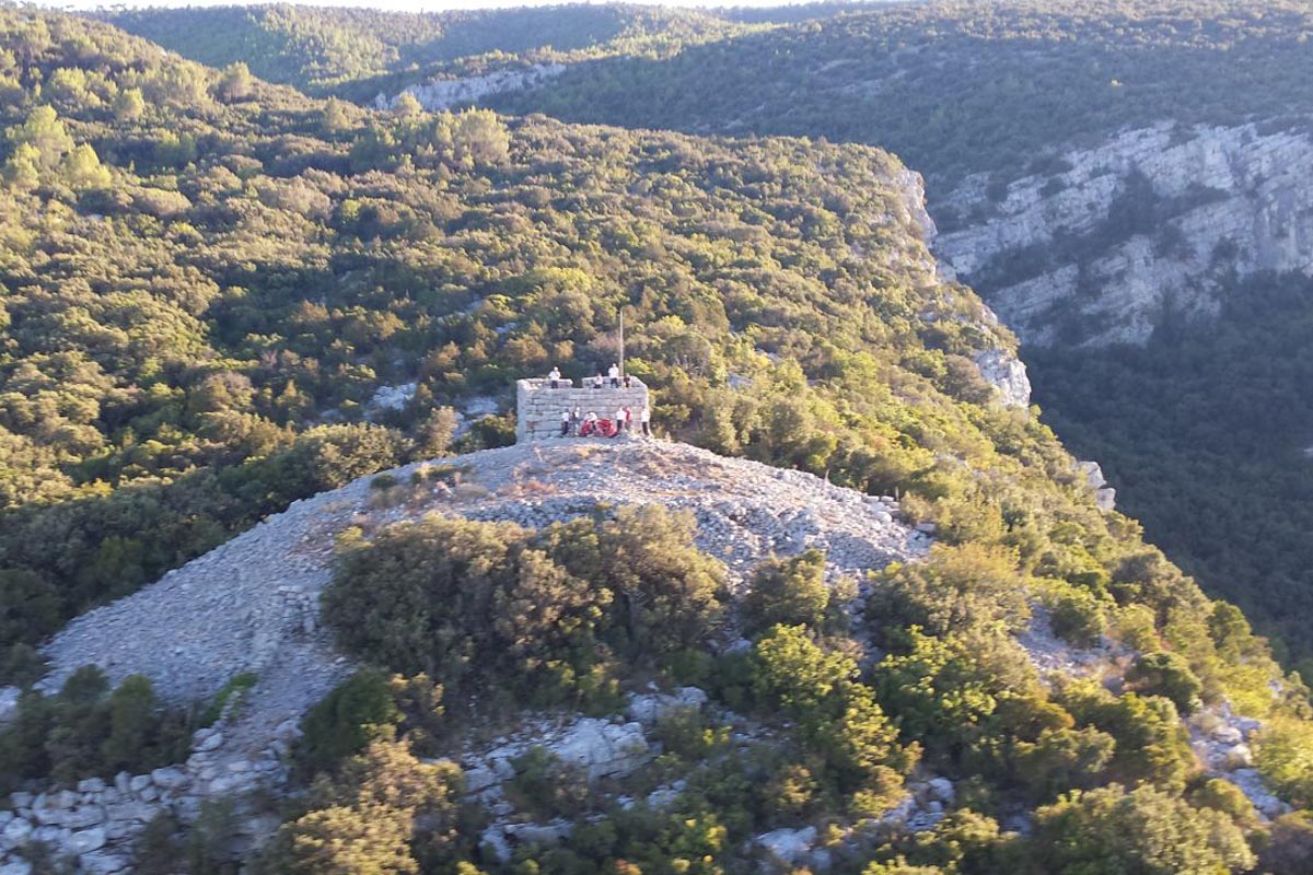 Slika https://www.morh.hr/wp-content/uploads/2017/10/hvar_23092015_v.jpg