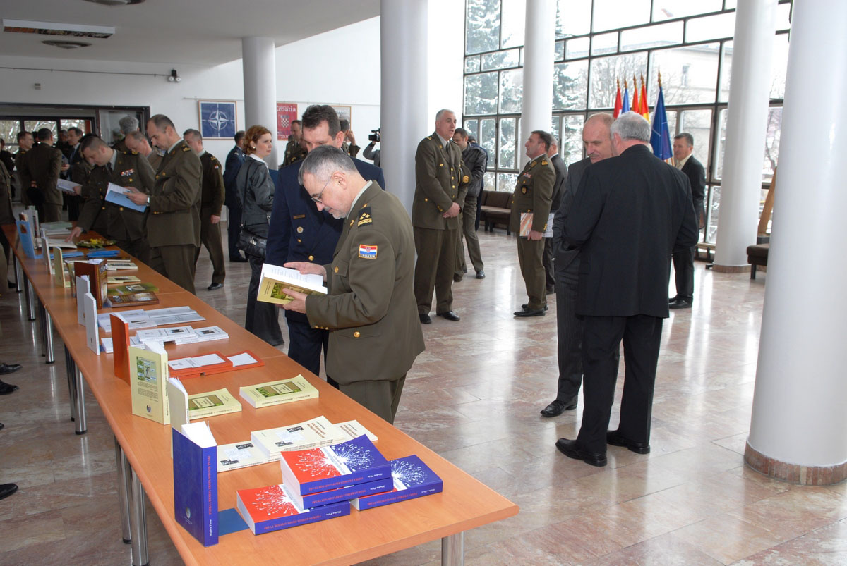 Slika https://www.morh.hr/wp-content/uploads/2017/10/hvu_20100312_4v.jpg