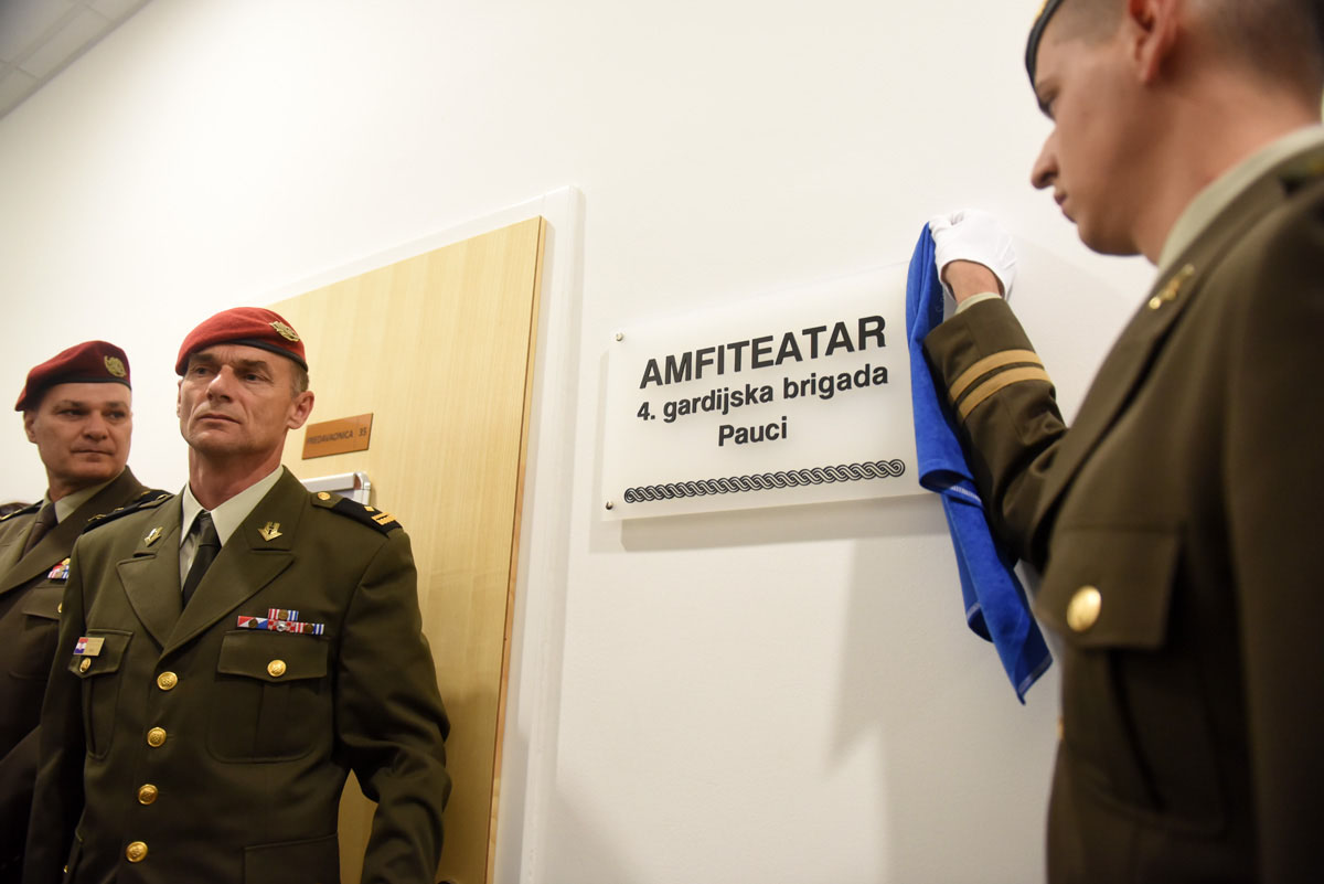 Slika https://www.morh.hr/wp-content/uploads/2017/10/hvu_dvorane_26052017_v.jpg