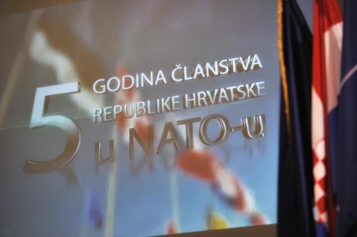 Slika https://www.morh.hr/wp-content/uploads/2017/10/hvu_konferencija_01042014_v.jpg