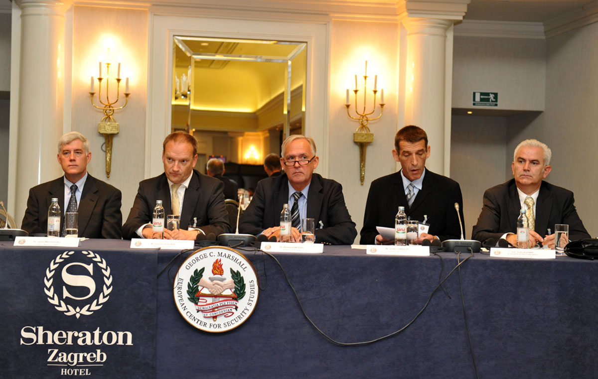 Slika https://www.morh.hr/wp-content/uploads/2017/10/isaf_13102011_7641_v.jpg