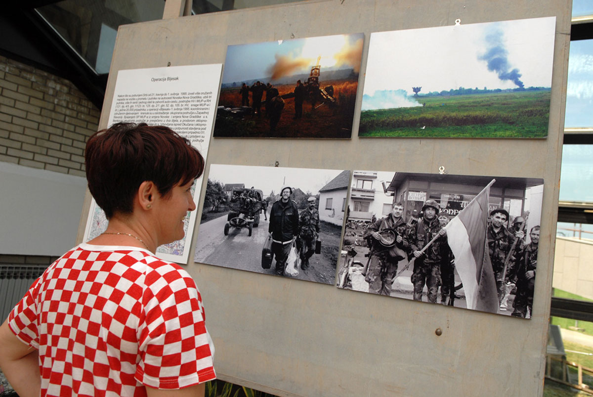 Slika https://www.morh.hr/wp-content/uploads/2017/10/izlozba_26052009_3v.jpg