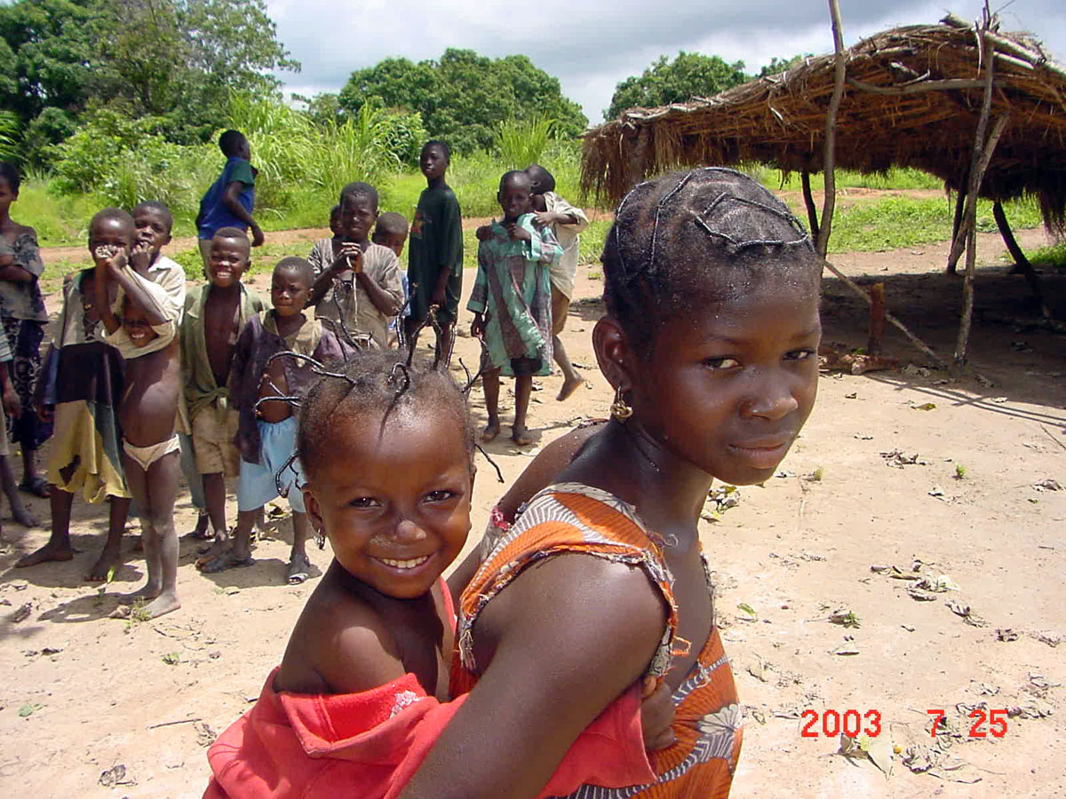 Slika https://www.morh.hr/wp-content/uploads/2017/10/izlozba_sierraleone_10112010_v.jpg