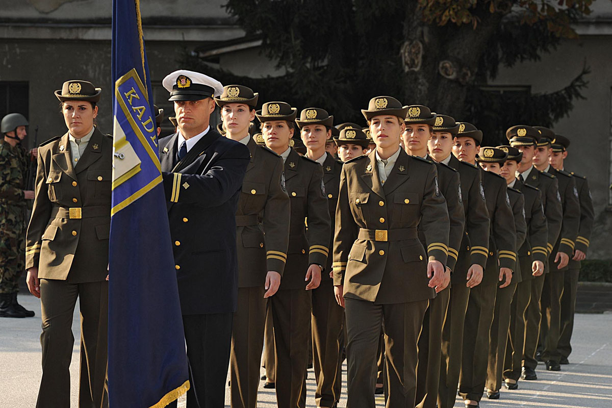 Slika https://www.morh.hr/wp-content/uploads/2017/10/kadeti_09112012_v.jpg