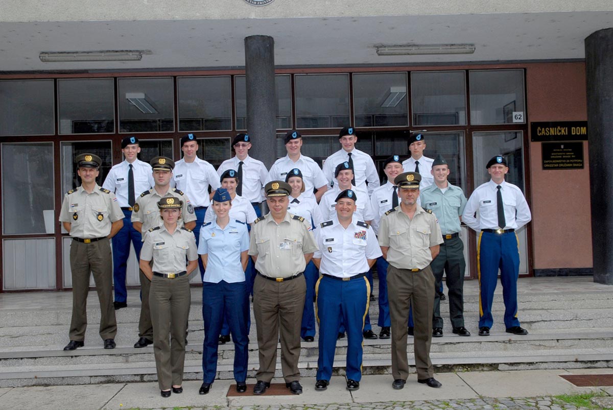 Slika https://www.morh.hr/wp-content/uploads/2017/10/kadeti_razmjena_08072013_v.jpg