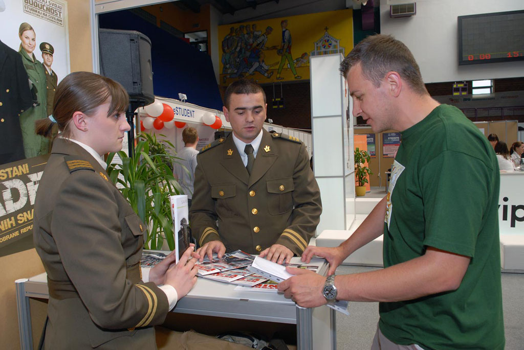 Slika https://www.morh.hr/wp-content/uploads/2017/10/karijera_09_2_v.jpg