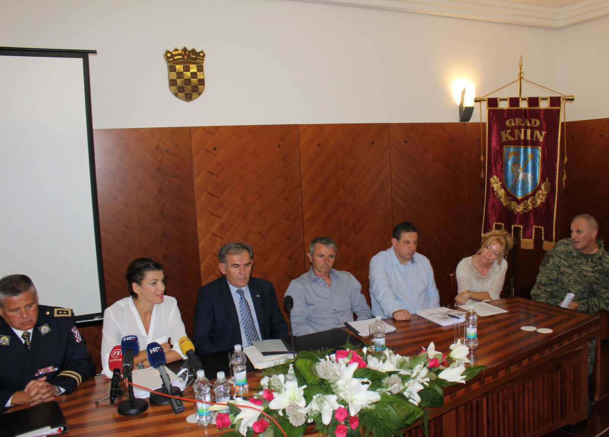 Slika https://www.morh.hr/wp-content/uploads/2017/10/knin_01082016_v.jpg