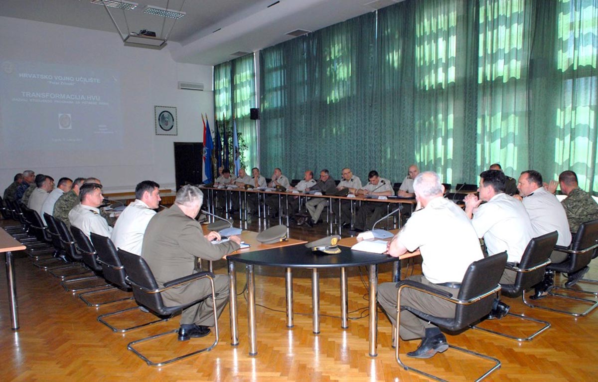 Slika https://www.morh.hr/wp-content/uploads/2017/10/kolegij_hvu_16052013_v.jpg