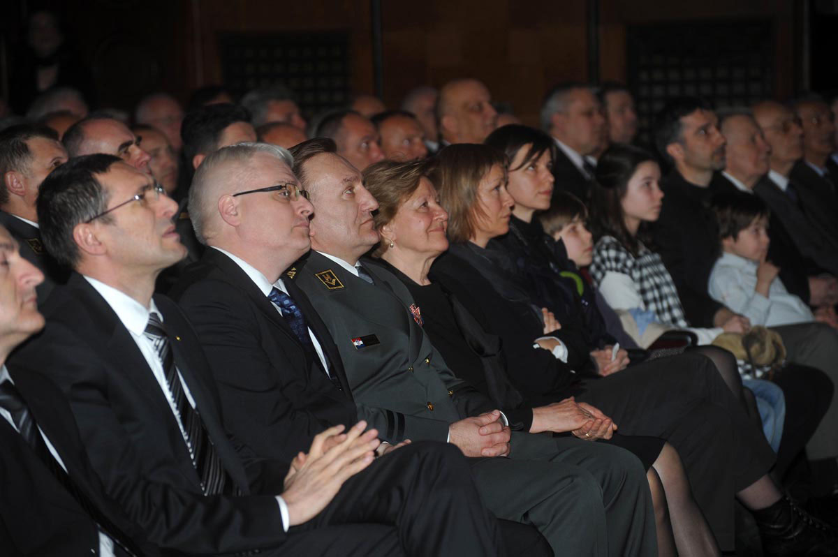 Slika https://www.morh.hr/wp-content/uploads/2017/10/komemoracija_20032012_v.jpg