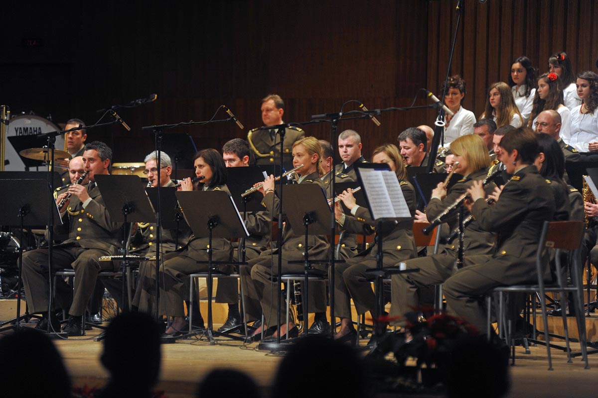 Slika https://www.morh.hr/wp-content/uploads/2017/10/koncert_21122011_v.jpg