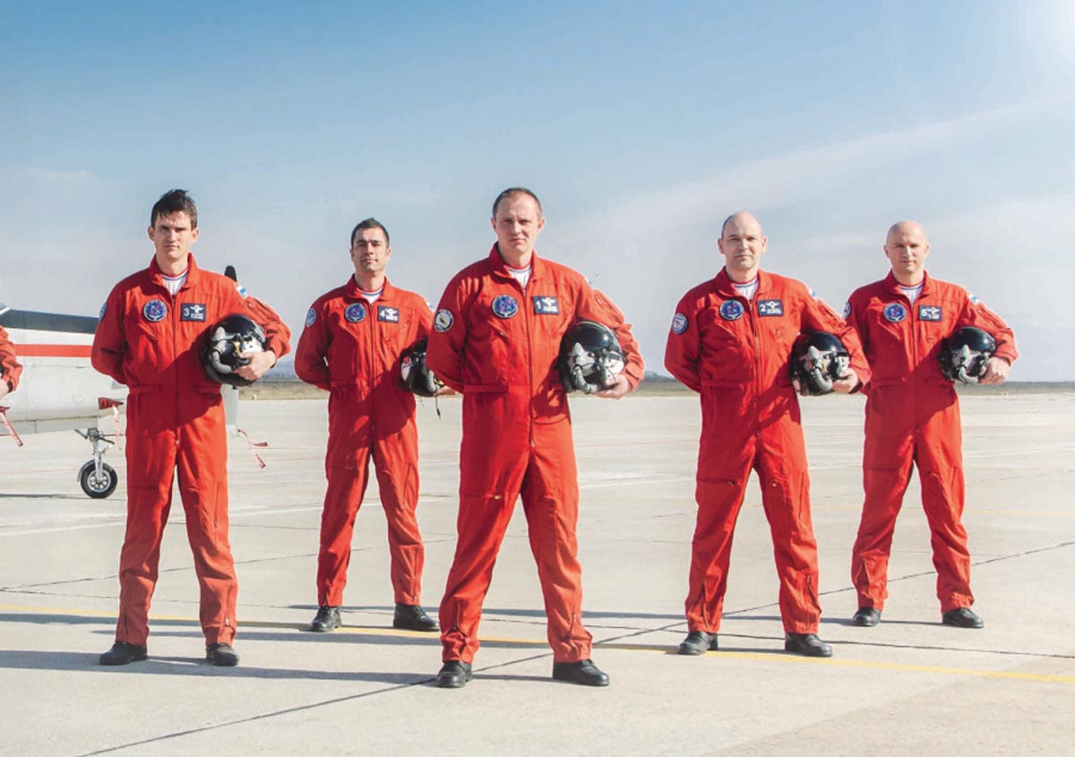 Slika https://www.morh.hr/wp-content/uploads/2017/10/krila_oluje_02082013_v.jpg