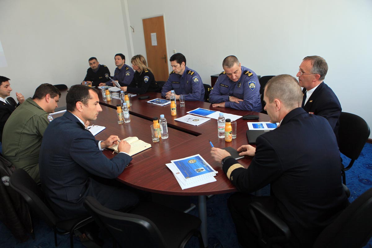 Slika https://www.morh.hr/wp-content/uploads/2017/10/lora_11042013_v.jpg