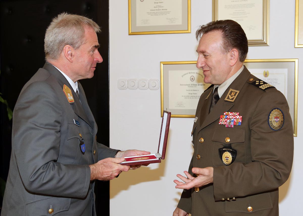 Slika https://www.morh.hr/wp-content/uploads/2017/10/lovric_06062014_v.jpg