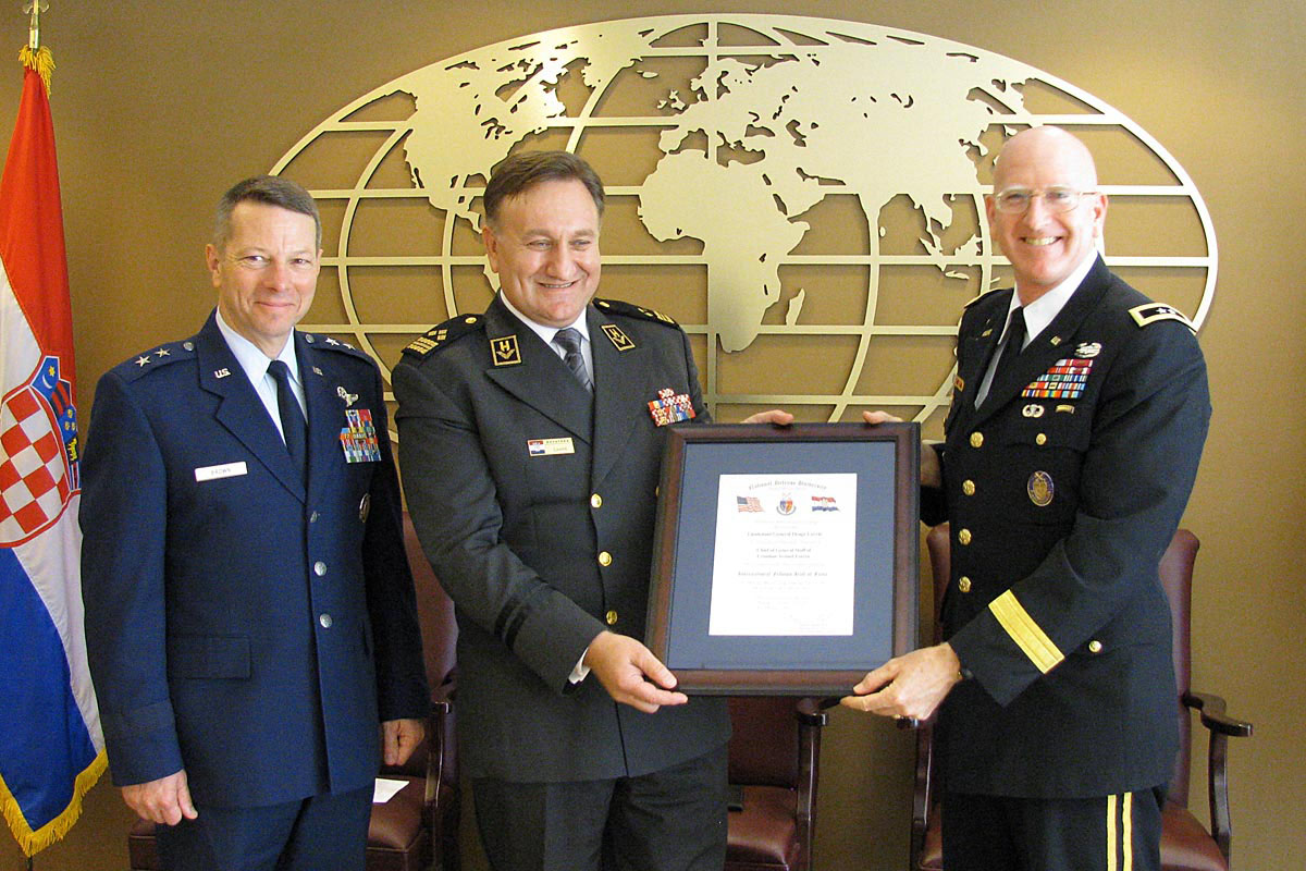 Slika https://www.morh.hr/wp-content/uploads/2017/10/lovric_29082012_v.jpg