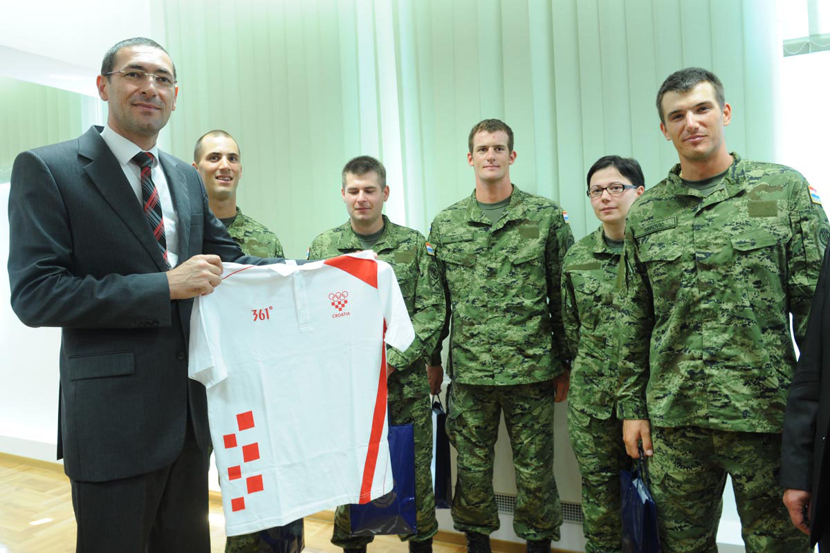 Slika https://www.morh.hr/wp-content/uploads/2017/10/ministar-olimpijci_osrh_17072012_v.jpg