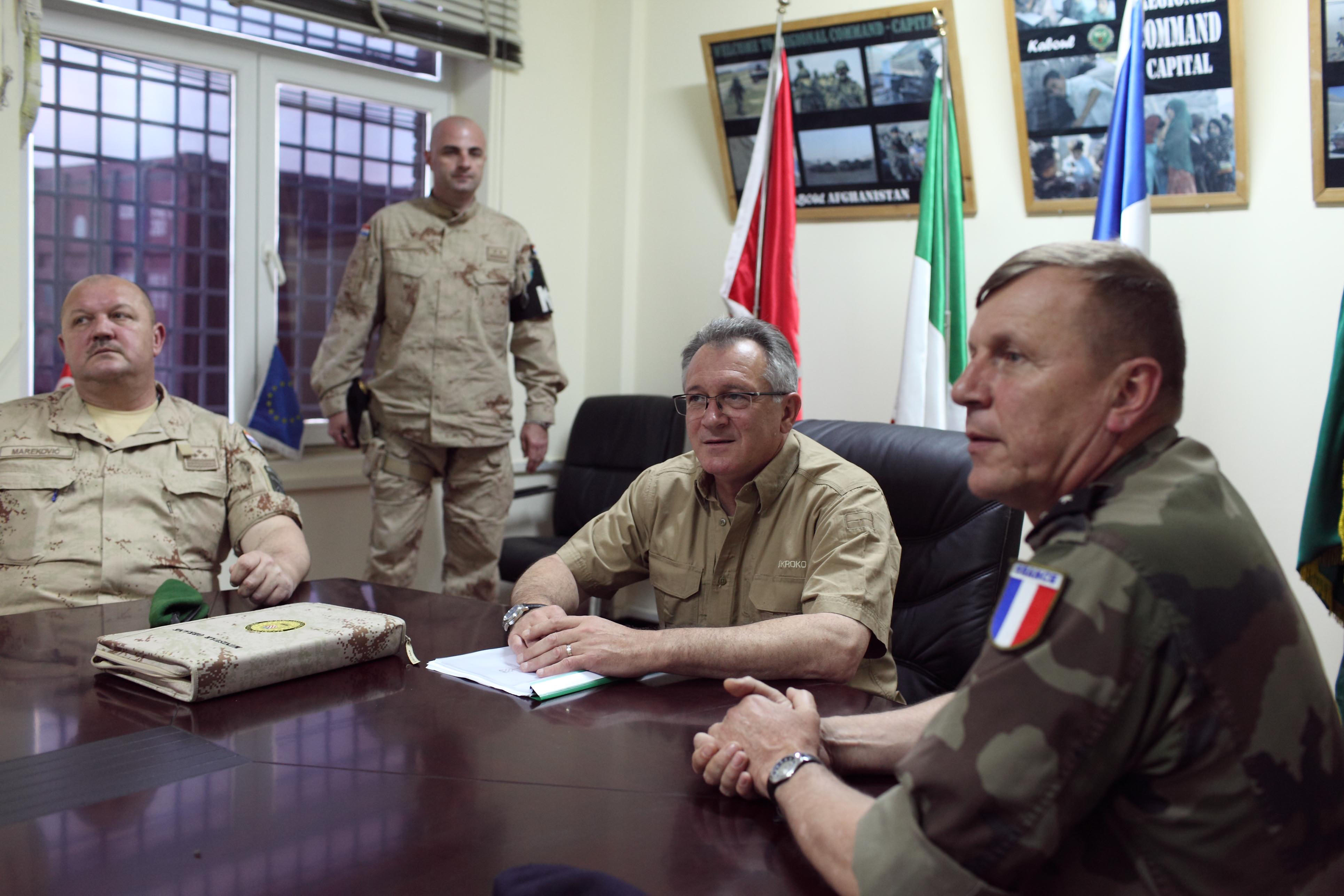 Slika https://www.morh.hr/wp-content/uploads/2017/10/ministar-stolstainer_v.jpg