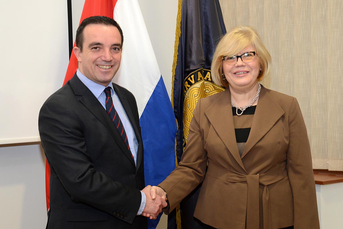 Slika https://www.morh.hr/wp-content/uploads/2017/10/ministar_03032016_v.jpg