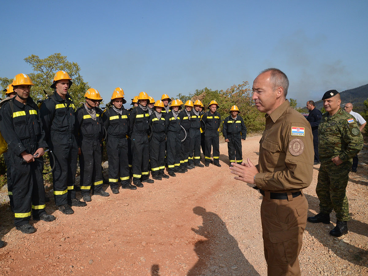 Slika https://www.morh.hr/wp-content/uploads/2017/10/ministar_1_22082017_v.jpg