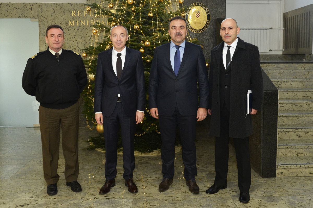 Slika https://www.morh.hr/wp-content/uploads/2017/10/ministri_07122016_v.jpg