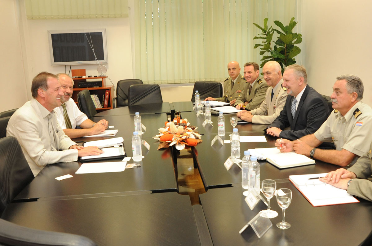 Slika https://www.morh.hr/wp-content/uploads/2017/10/mo_sastanak_19072011_v.jpg