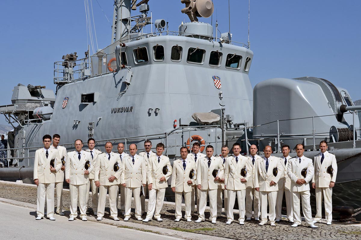 Slika https://www.morh.hr/wp-content/uploads/2017/10/mornarica_15042014_v.jpg