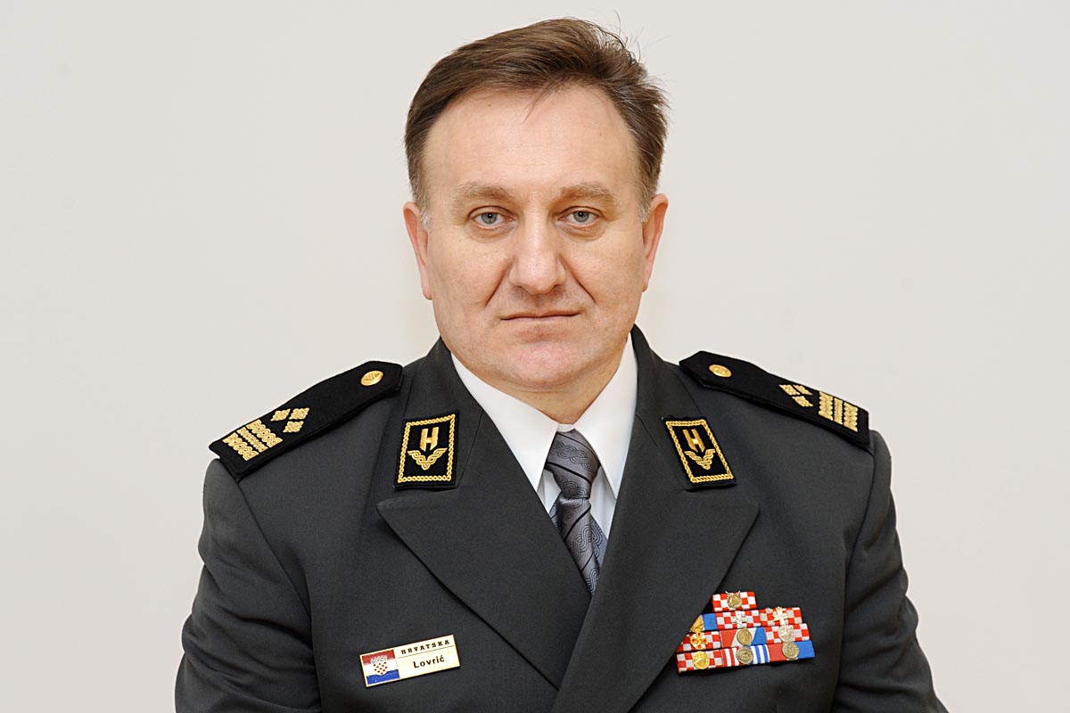 Slika https://www.morh.hr/wp-content/uploads/2017/10/nacelnik_gsosrh_lovric_v-2.jpg