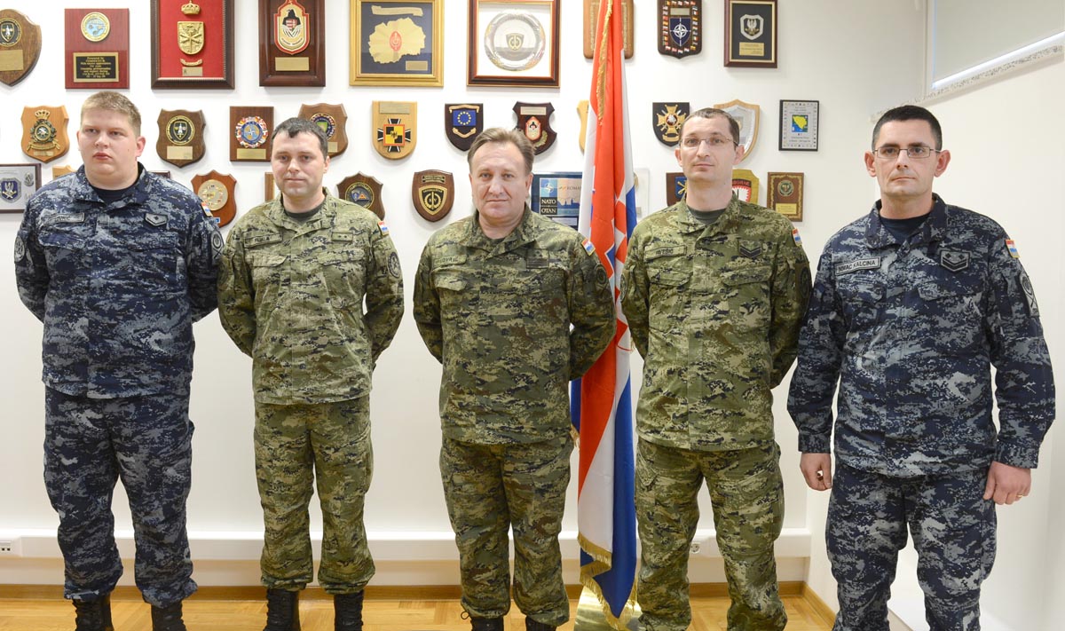 Slika https://www.morh.hr/wp-content/uploads/2017/10/najbolji_vojnik_22022013_v.jpg