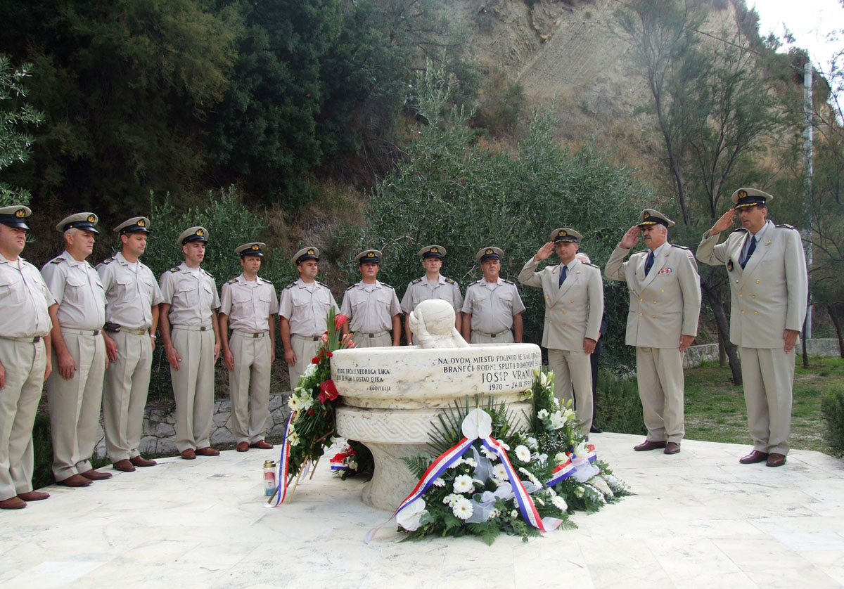 Slika https://www.morh.hr/wp-content/uploads/2017/10/obljetnica_24092012_v.jpg