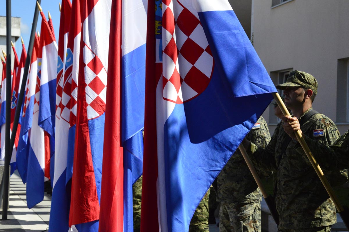 Slika https://www.morh.hr/wp-content/uploads/2017/10/oluja_knin_04082014_aa_v.jpg