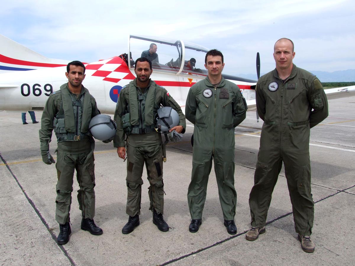 Slika https://www.morh.hr/wp-content/uploads/2017/10/oman_pilots_07052014_v.jpg