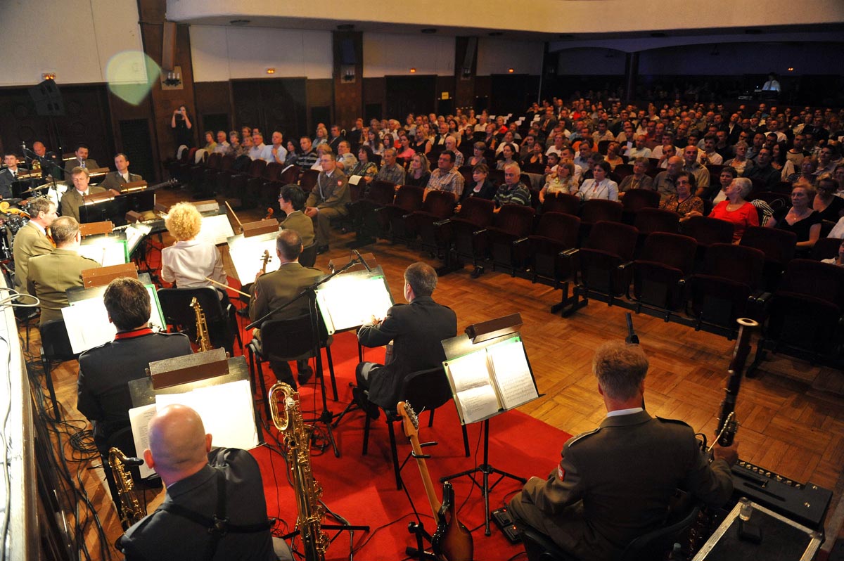 Slika https://www.morh.hr/wp-content/uploads/2017/10/orkestar_pl_08062011_v.jpg