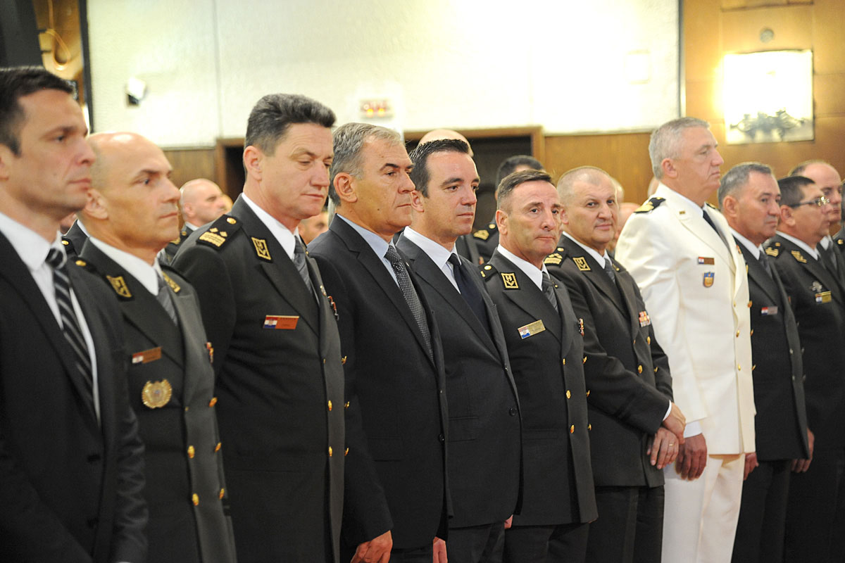 Slika https://www.morh.hr/wp-content/uploads/2017/10/pohvale_03062016_2_v.jpg