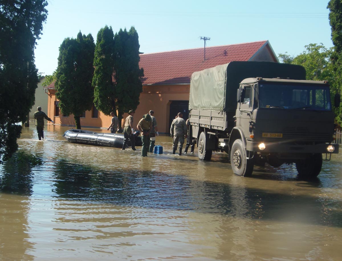 Slika https://www.morh.hr/wp-content/uploads/2017/10/poplave_racinovci_23052014_v.jpg