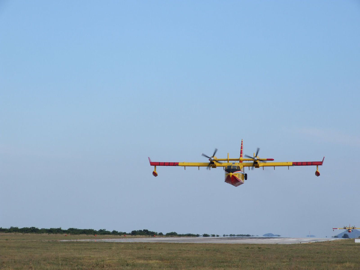 Slika https://www.morh.hr/wp-content/uploads/2017/10/pozar_06082015_v-2.jpg