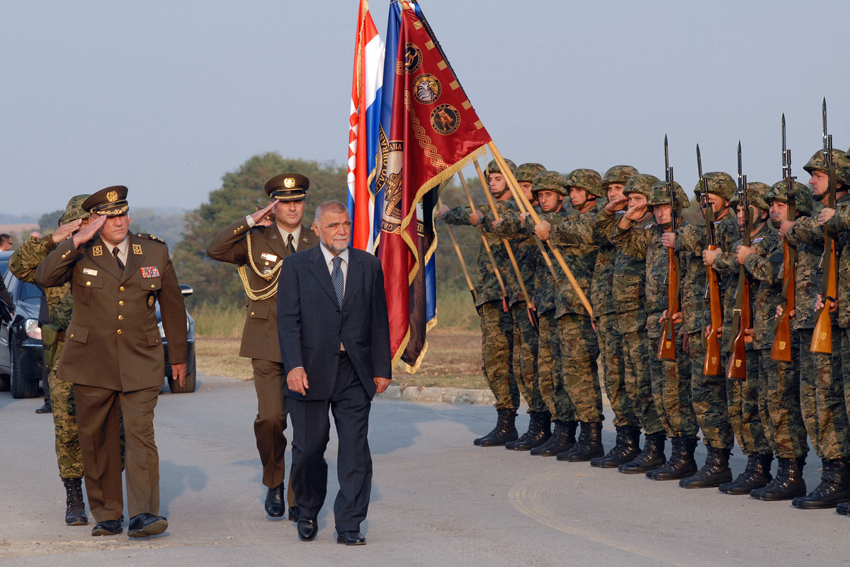 Slika https://www.morh.hr/wp-content/uploads/2017/10/predsjednik_rh_gasinci_30092009_1_v.jpg