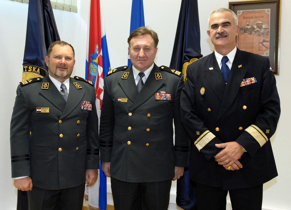 Slika https://www.morh.hr/wp-content/uploads/2017/10/primopredaja_gsosrh_06112012_v.jpg