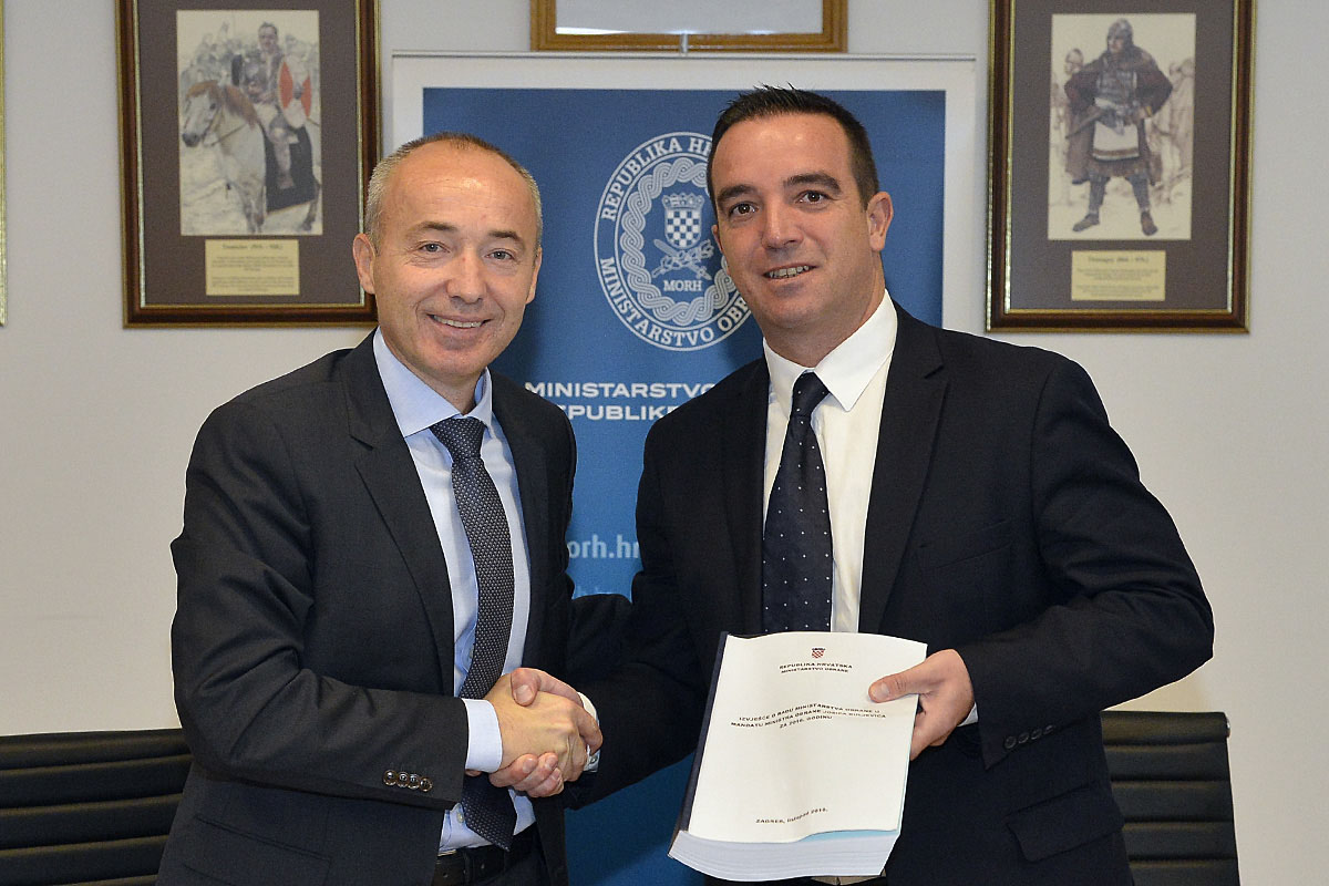 Slika https://www.morh.hr/wp-content/uploads/2017/10/primopredaja_mo_20102016_v.jpg