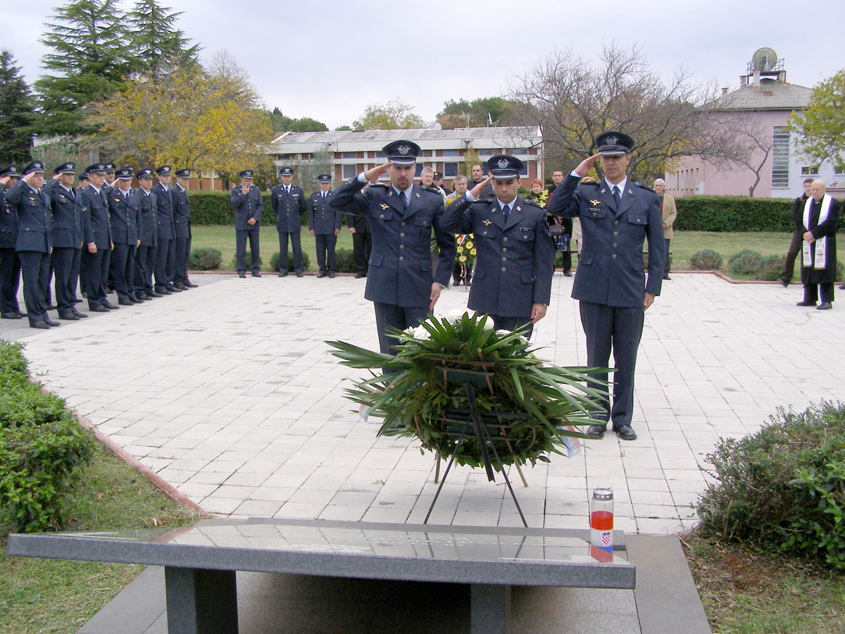 Slika https://www.morh.hr/wp-content/uploads/2017/10/pula_10112009_v.jpg