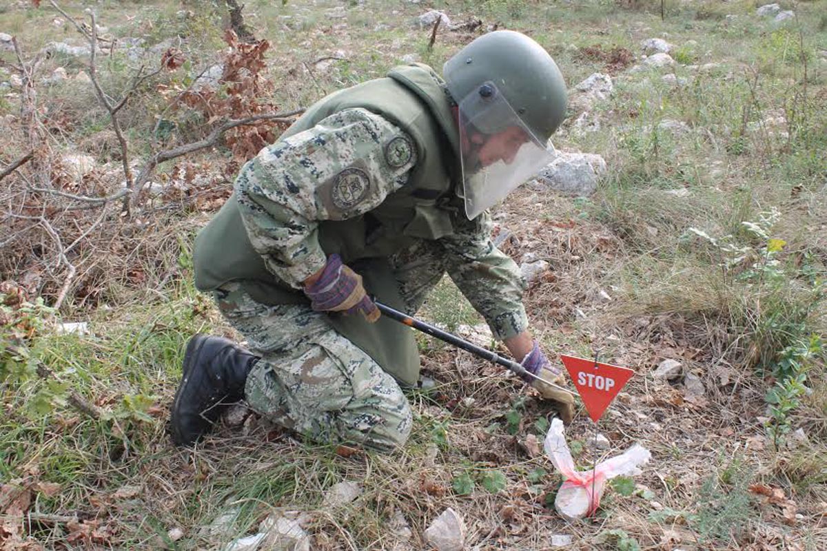 Slika https://www.morh.hr/wp-content/uploads/2017/10/razminiranje_30102014_v.jpg