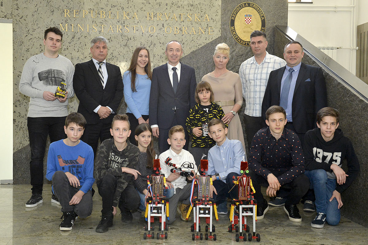 Slika https://www.morh.hr/wp-content/uploads/2017/10/robotika_27022017_v.jpg