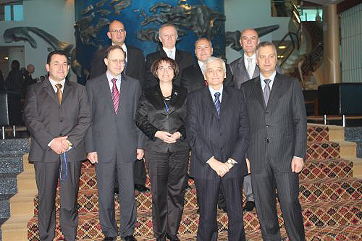 Slika https://www.morh.hr/wp-content/uploads/2017/10/sarajevo_18112009_1_v.jpg