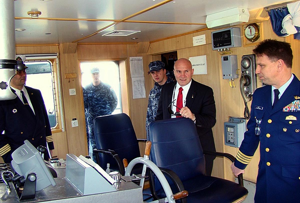 Slika https://www.morh.hr/wp-content/uploads/2017/10/seminar_obalna_straza_01032013_v.jpg