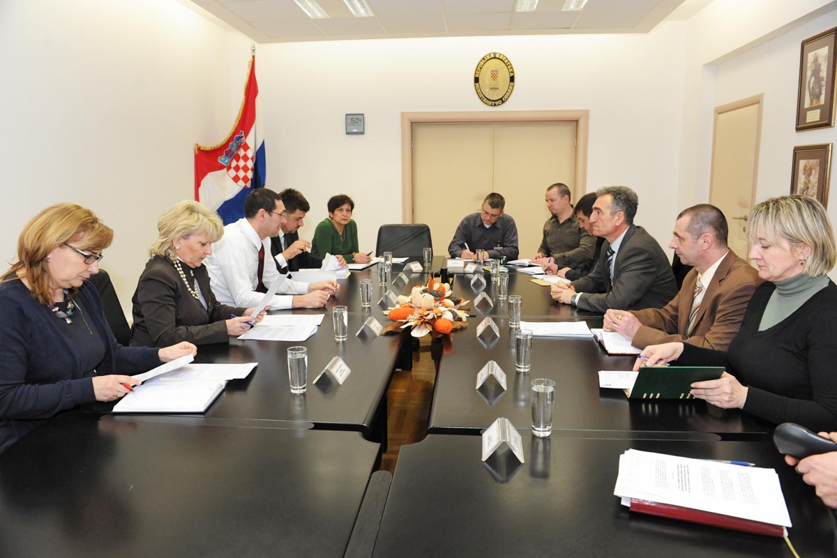 Slika https://www.morh.hr/wp-content/uploads/2017/10/sindikati_28022012_v.jpg