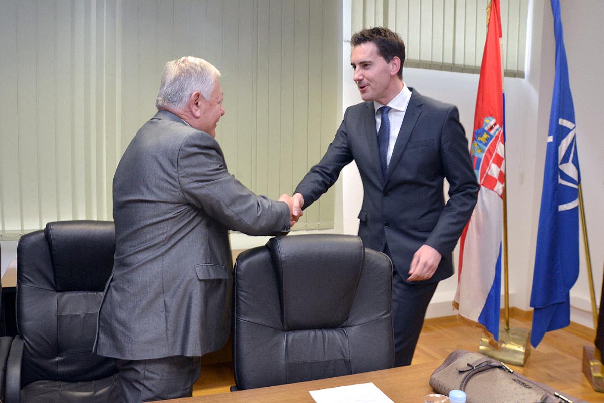 Slika https://www.morh.hr/wp-content/uploads/2017/10/skupstina-cg_morh_06032013_v.jpg